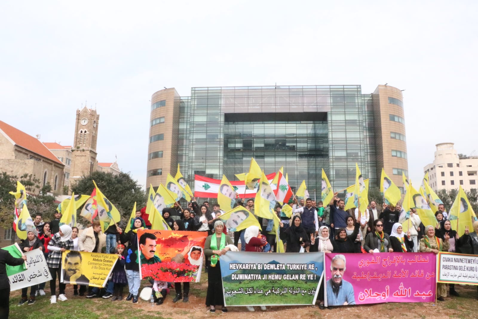 في ذكرى اعتقال أوجلان... وقفة لحزب العمال الكردي في بيروت